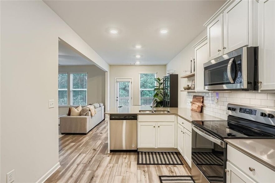 Building Photo - 4630 Blake Lp