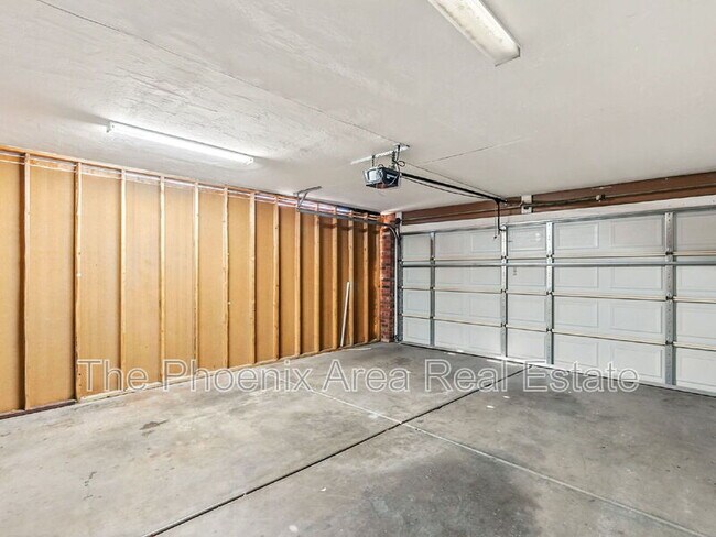 Building Photo - 3109 E Pueblo Ave