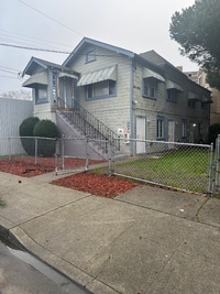 Building Photo - 3242 Linden St