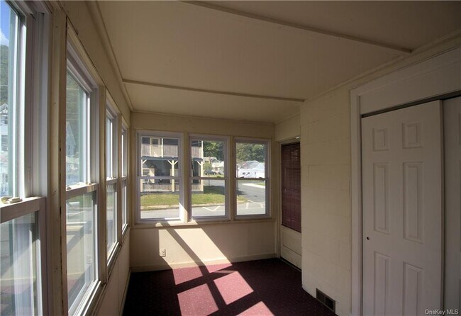 Building Photo - 83 Hudson St