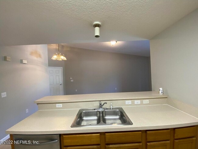 Building Photo - 9625 Amarante Way