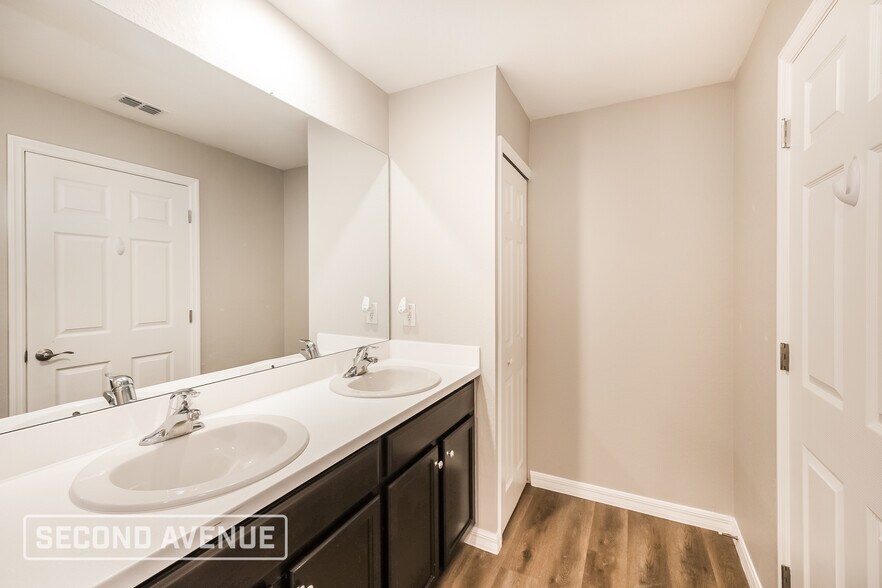 Building Photo - 494 Hoffer St