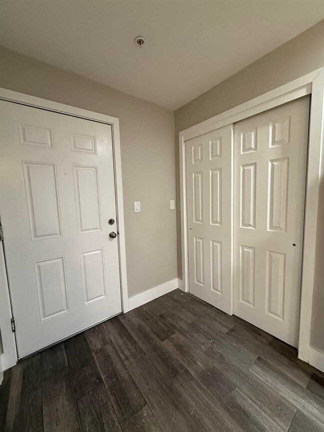 Building Photo - 73-75-75 Ferry St