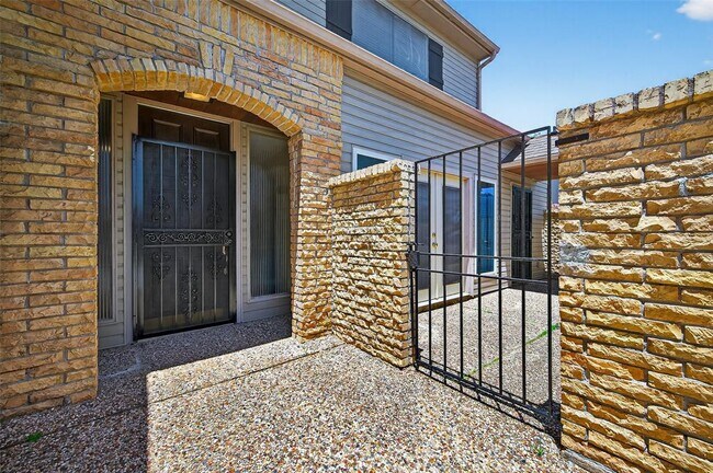 Building Photo - 3710 Point Clear Dr