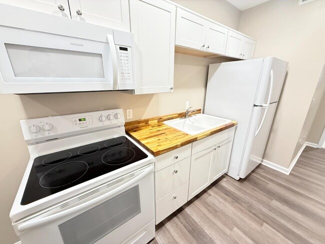 Building Photo - 1233 Vincennes St