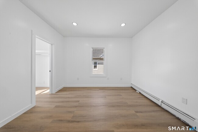 Building Photo - 259 Laurel Ave