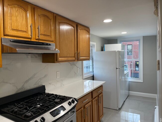 Building Photo - 160 18th St