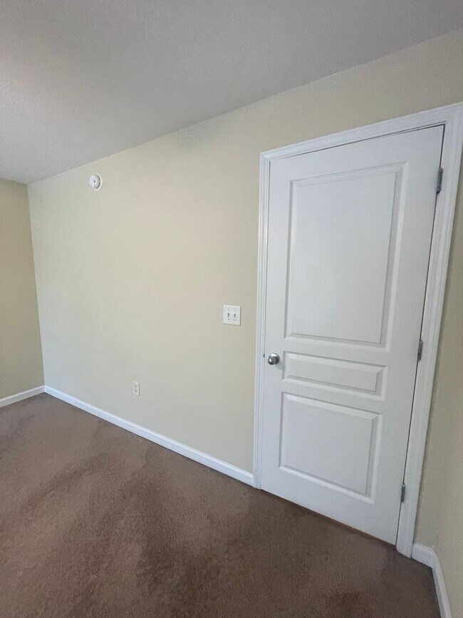 Building Photo - 15-1529 Gutleber