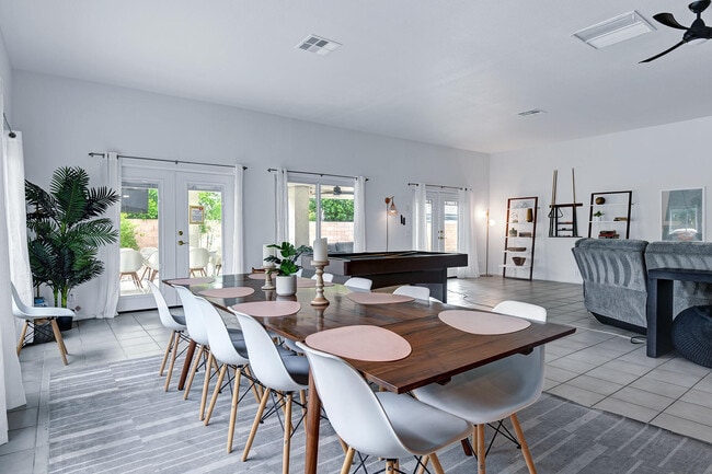 Building Photo - 2005 E Racquet Club Rd