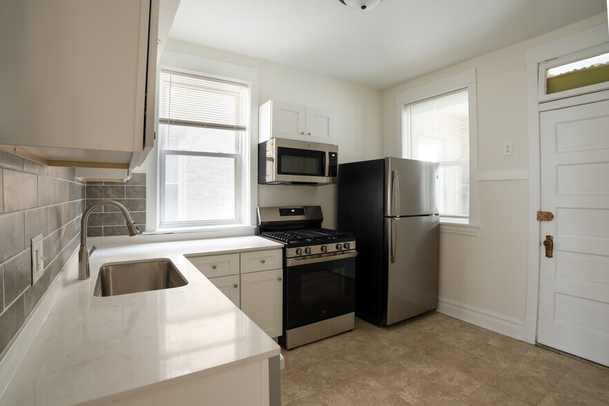 Building Photo - 3541 N Whipple St