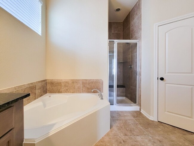 Building Photo - NEW 3 BEDROOM 2.5 BATH 2 CAR GARAGE HOME I...