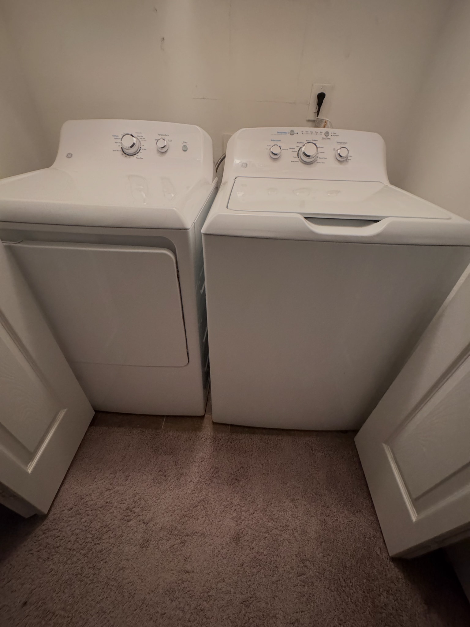 Building Photo - Room in House on Browns Mill Trail