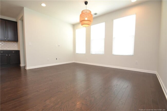 Building Photo - 1405 Luxor Dr