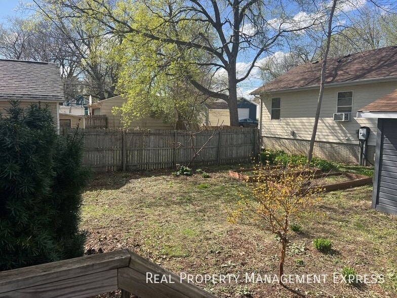 Building Photo - 3 Bedroom 1 Bathroom Home For Rent In Sioux Falls