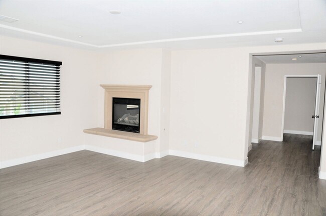 Building Photo - 15655 Iron Spring Ln