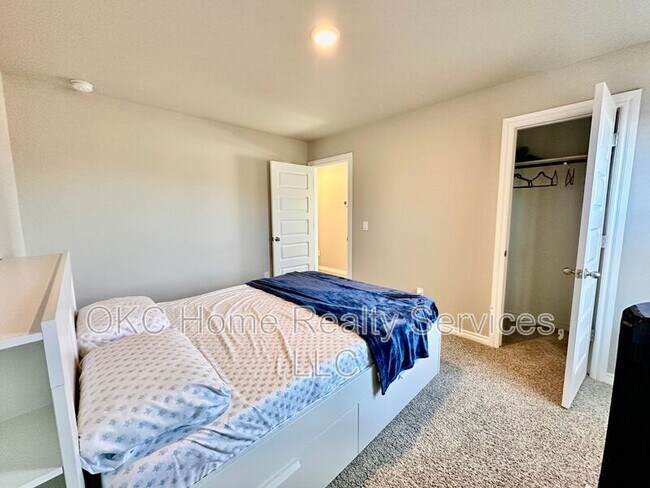 Building Photo - 10341 NW 26th St