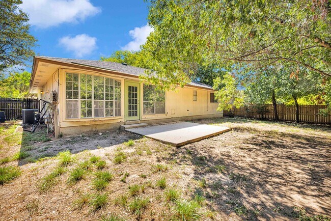 Building Photo - 3 bedroom 2 bath in the well sought subdivision of Great Northwest!