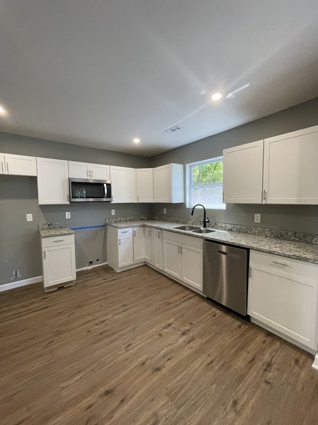 Building Photo - 2110 Allin St