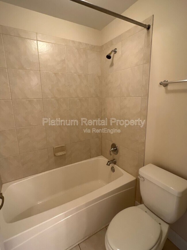 Building Photo - 5520 Viewpoint Ct