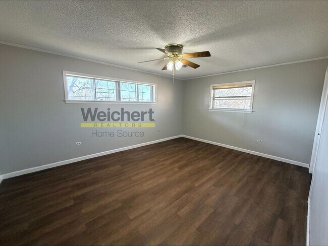 Building Photo - 512 N 5th St