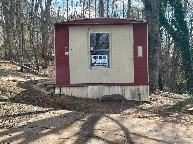 Building Photo - 6696 Skyview Dr SE