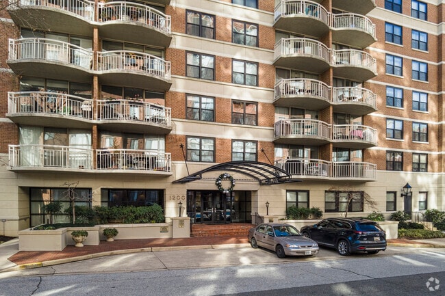 Building Photo - Braddock Place