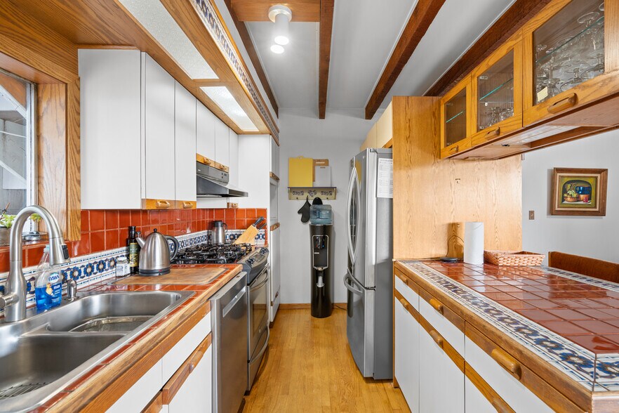 Building Photo - 6008 SW 21st Ave