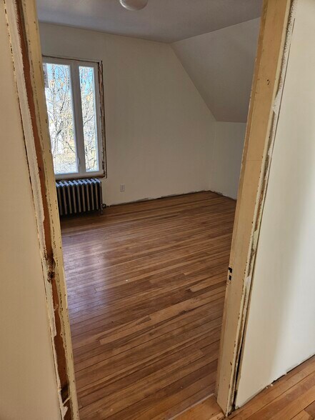 Bedroom #1 - 34 Park St