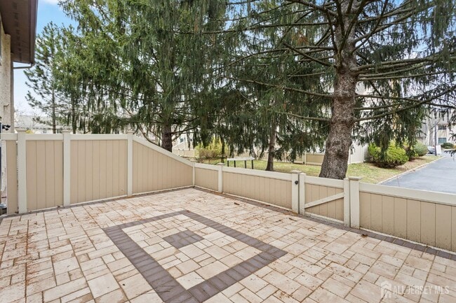 Building Photo - 113 Thoreau Dr