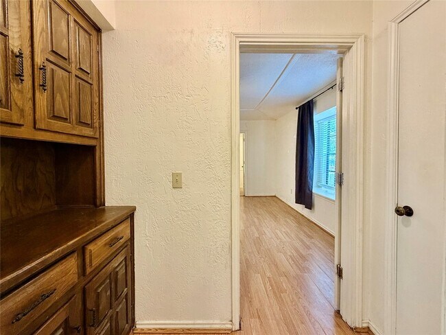 Building Photo - 1416 Sandy Creek Dr