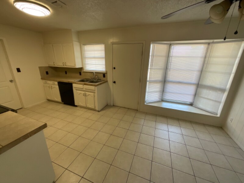 Building Photo - 4715 Catalina Dr