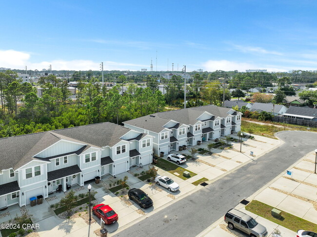 Building Photo - 7682 Shadow Lake Dr