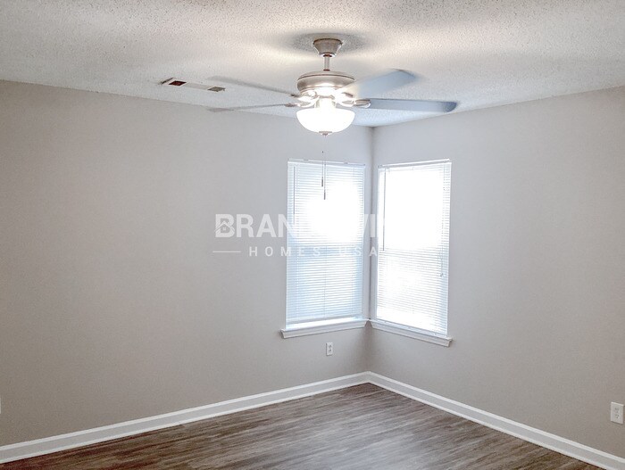 Building Photo - 289 Montego Cir