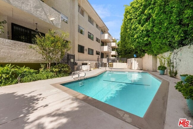 Building Photo - 10671 Holman Ave