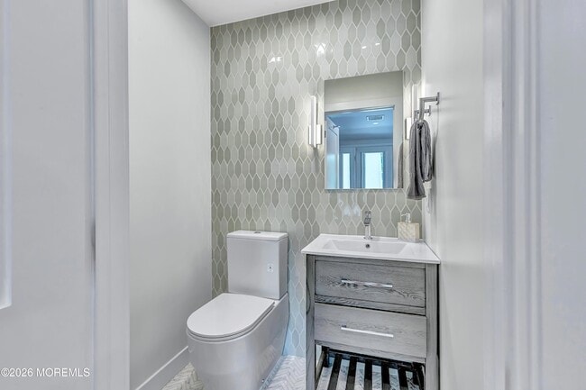 Building Photo - 637 Beacon Blvd