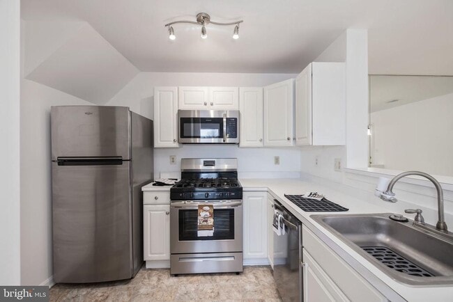 Building Photo - 1025 Gardenview Loop