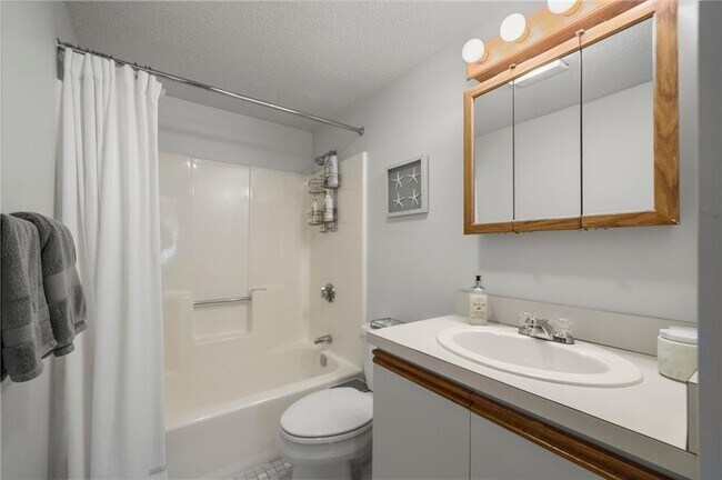 Building Photo - 364 Bellevue Ave