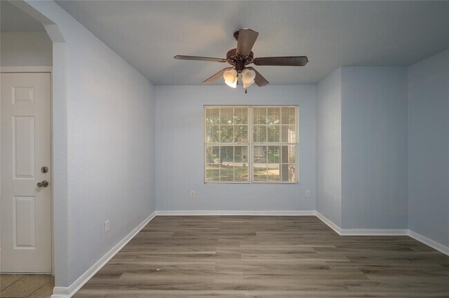 Building Photo - 2401 Haven Dr