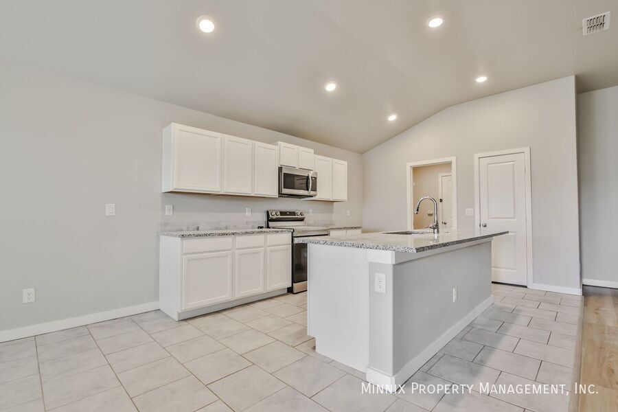 Building Photo - 13407 Ave. R-1(FS)
