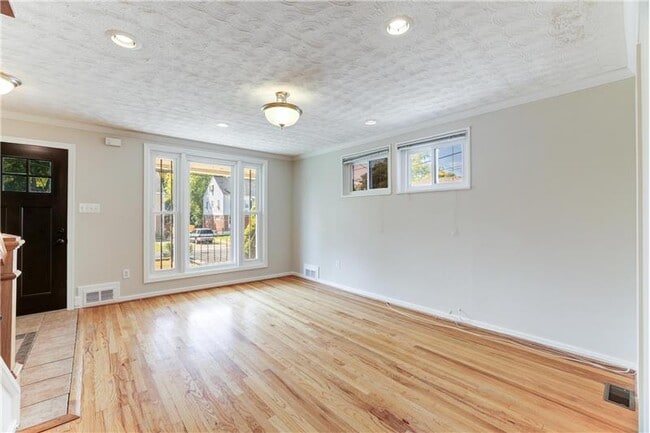 Building Photo - 2308 Mary Baldwin Dr