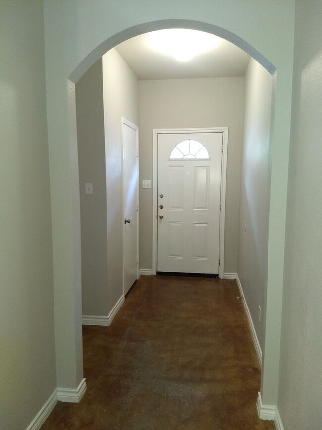 Building Photo - PENDING GRANITE KITCHEN UPDATE AND NEW FLO...