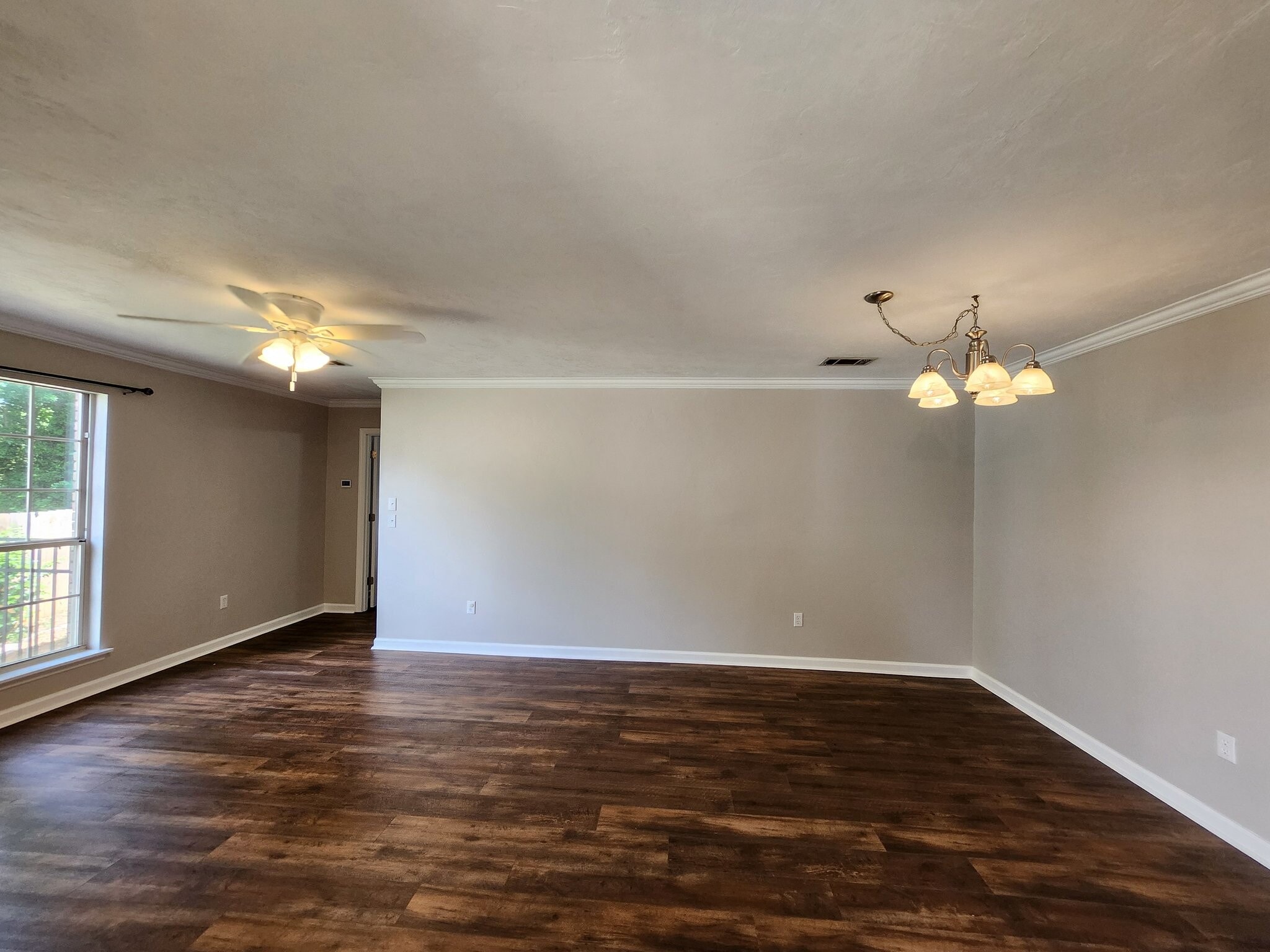 Building Photo - 550 Teal Ln