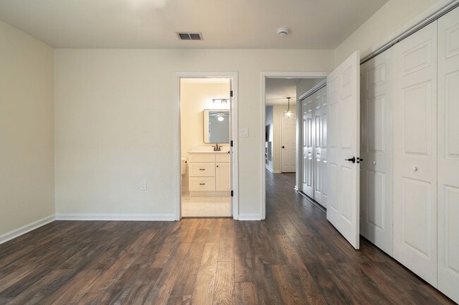 Building Photo - 2738 W Tharpe St