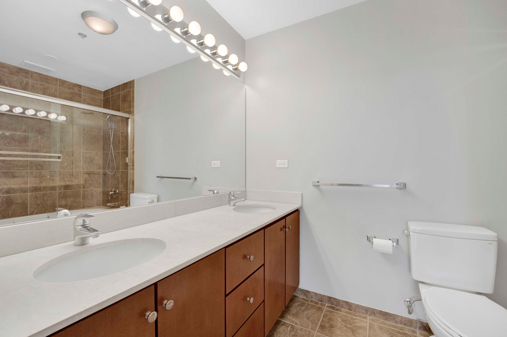 Building Photo - 630 N Franklin St