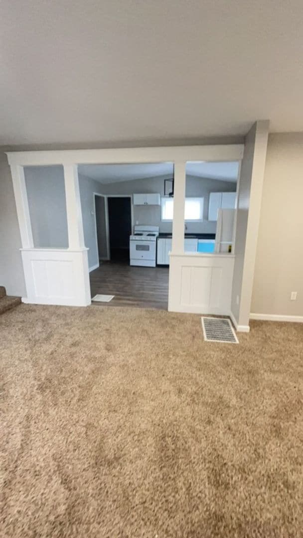 Building Photo - Spacious Newly Renovated 4 Bed 2 Full Bath Home Located Near Downtown!