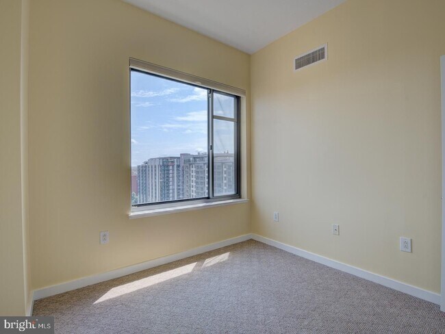 Building Photo - 475 K St NW