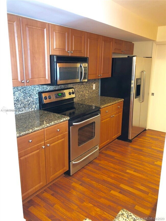 Building Photo - 6917 Collins Ave