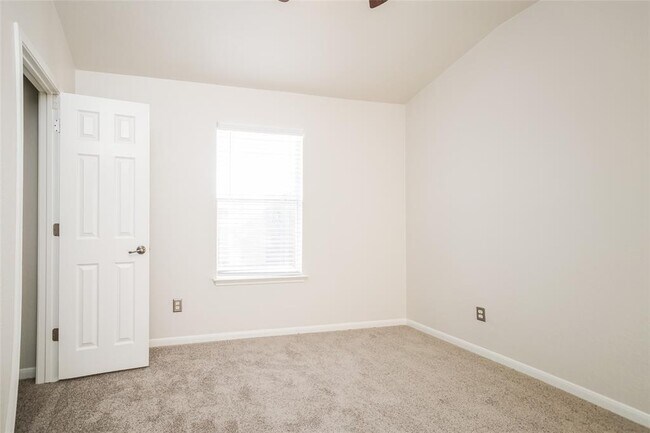 Building Photo - 21389 Timber Lodge Ln