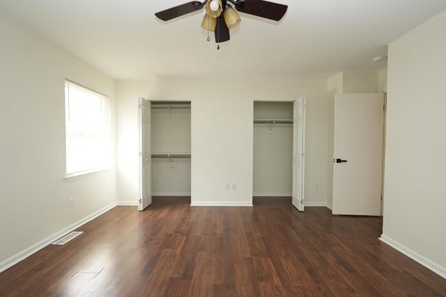 Building Photo - 8807 Hunter Ridge Dr