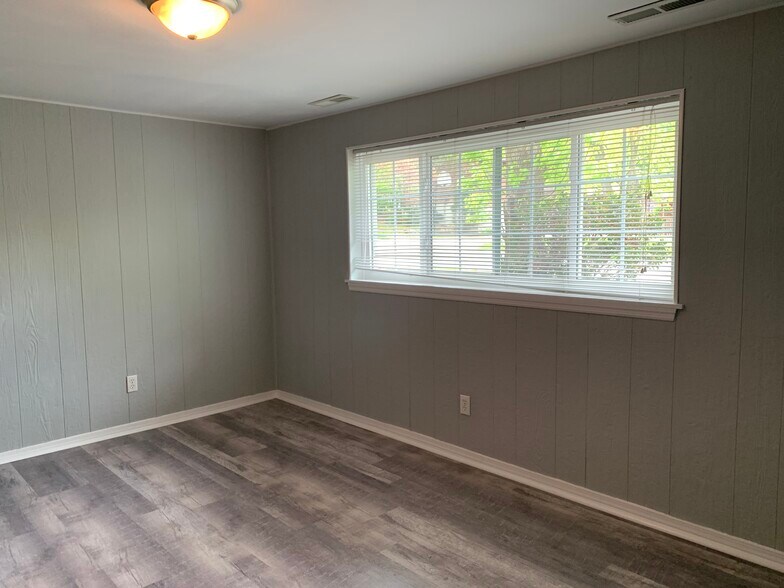 Building Photo - 5608 Sky Hill Dr